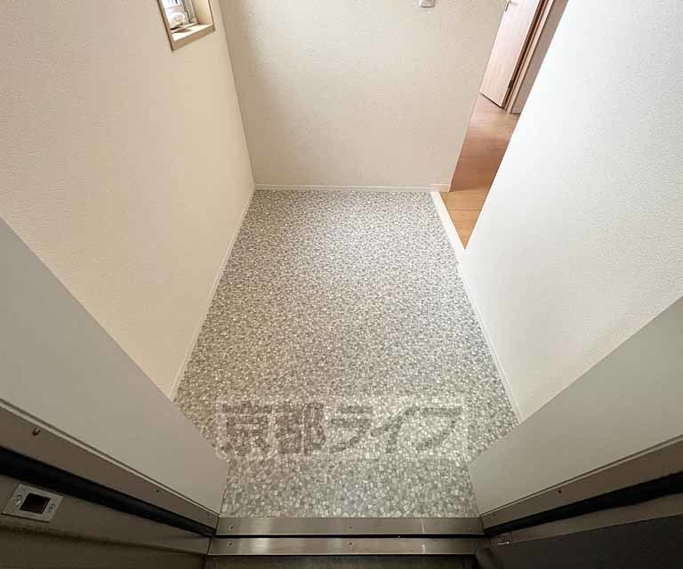 玄関　出入りに十分なスペースを確保した玄関です。