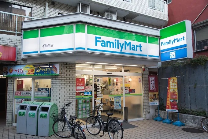 コンビニ　ファミリーマート不動前店（コンビニ）まで202m