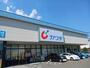 ドラックストア　カワチ薬品愛子店（ドラッグストア）まで700m