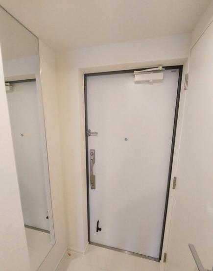 玄関　※別部屋の参考写真です。