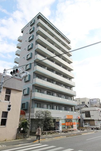建物外観　☆1階に歯科医院がある建物が目印です☆