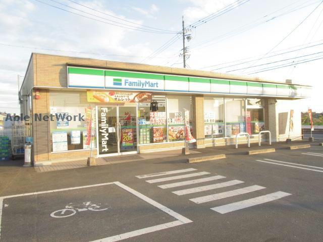 コンビニ　ファミリーマート鈴鹿末広南店（コンビニ）まで755m