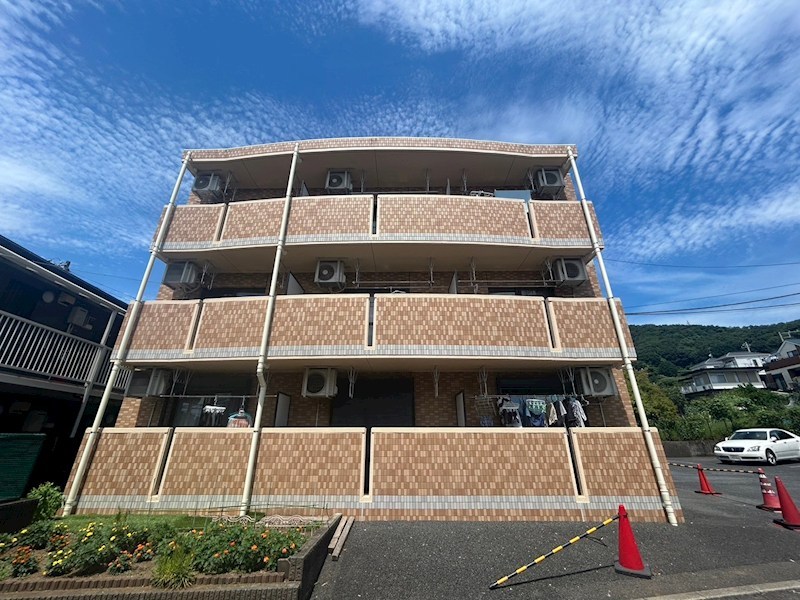 建物外観　東海大学前駅徒歩13分