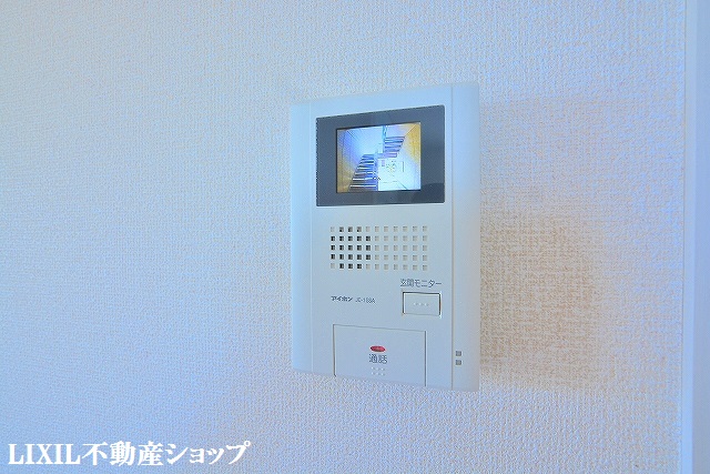 セキュリティ　来訪者の確認が出来るモニター付インターホンです。