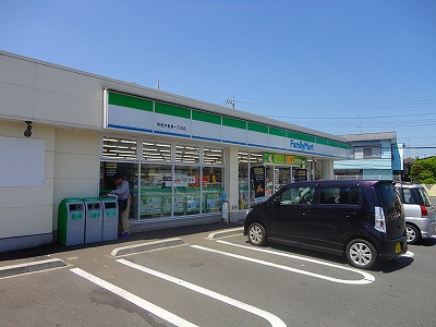 コンビニ　ファミリーマート（コンビニ）まで980m