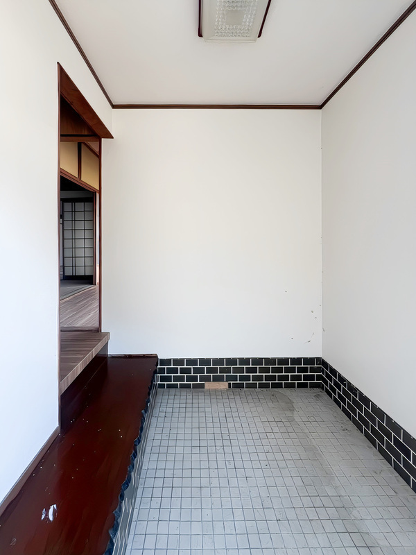 重根戸建の玄関写真