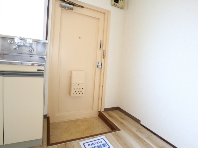 岩沢ビルの玄関写真