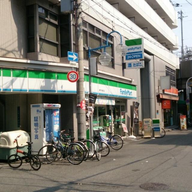 コンビニ　ファミリーマート黒門市場前店（コンビニ）まで826m