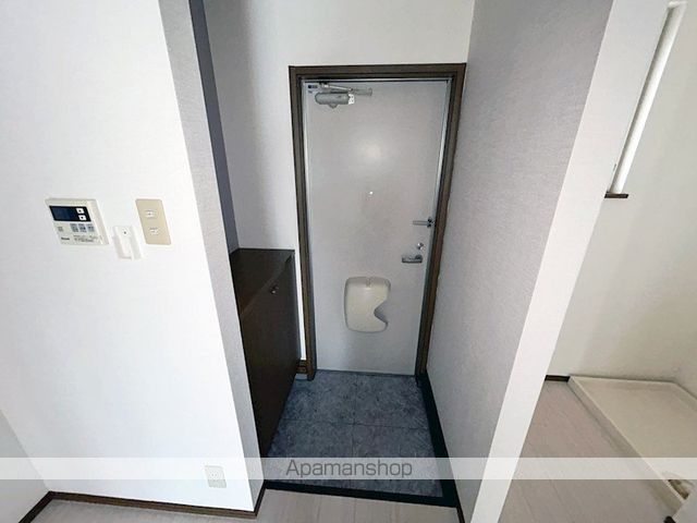 ＪＲ東海道本線 浜松駅 バス乗車時間：26分 最寄りバス停で下車 徒歩13分 2階建 築26年の玄関写真