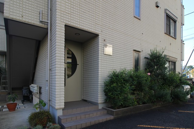 エントランス　こちらから入ります