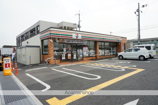 コンビニ　セブンイレブン（コンビニ）まで902m