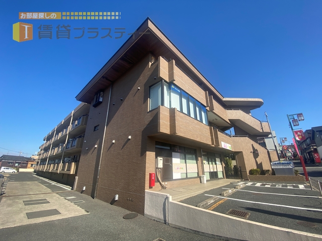 建物外観　参道の途中に。。運気アップ。