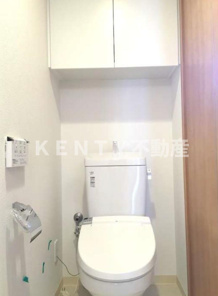 トイレ　落ち着いた色調のトイレです