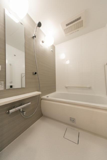 バス・シャワールーム　※写真は同タイプ住戸です。