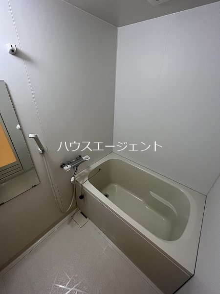 バス・シャワールーム　バストイレ別です。※参考画像