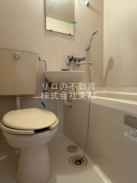 バス・シャワールーム　お掃除がしやすい３点ユニットバスです☆