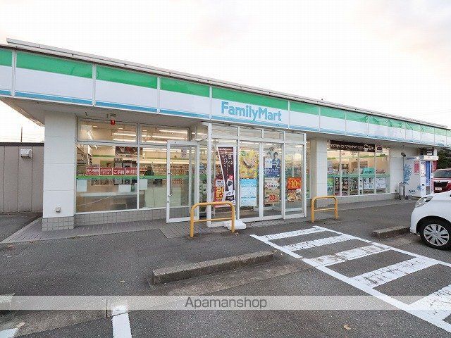 コンビニ　ファミリーマート（コンビニ）まで625m