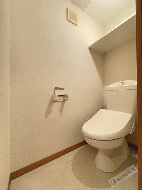 トイレ　この空間なんだか落ち着きます。清潔感のあるトイレです。