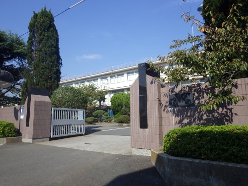 高校・高専　県立横須賀高等学校（高校・高専）まで212m