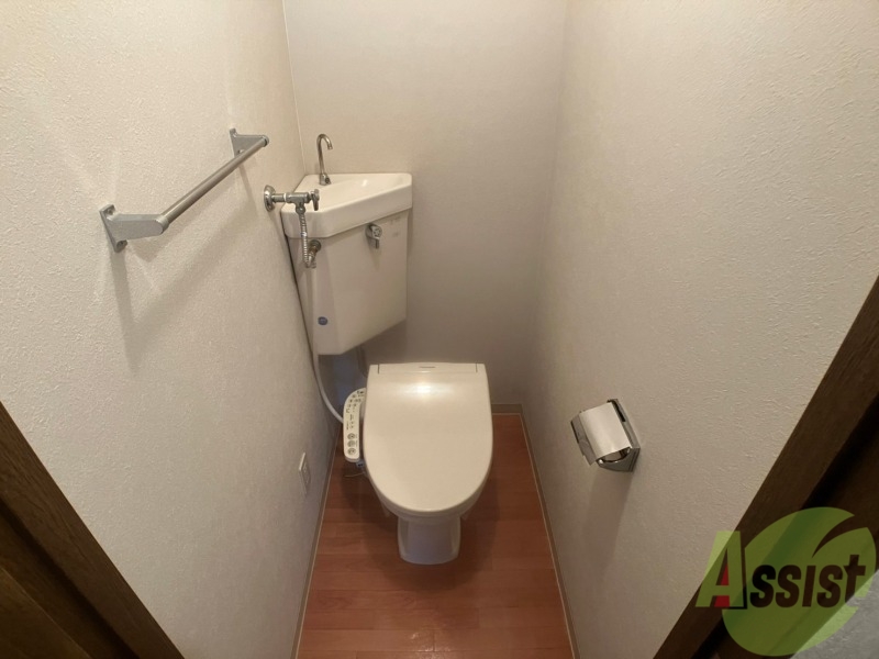トイレ　こちらはトイレです。清潔感があり、安心して使用できます。