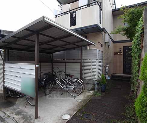 エントランス　建物入り口部分です。