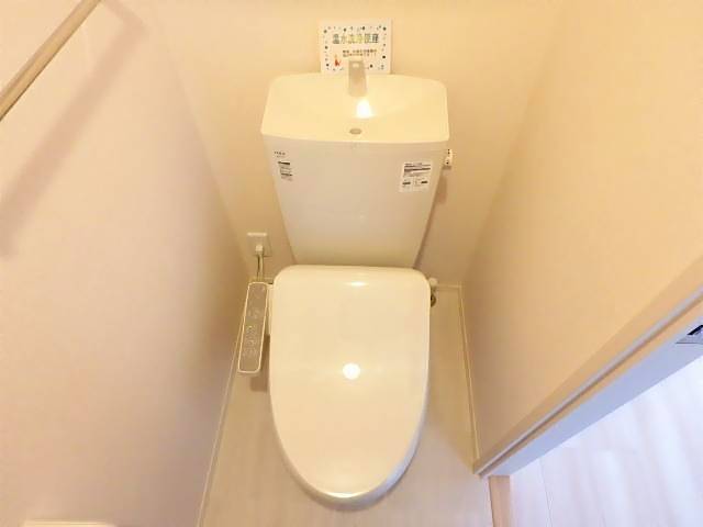 トイレ　ウォッシュレット付きトイレです。