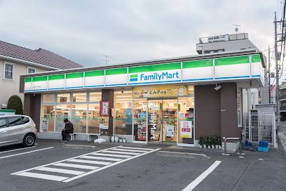 コンビニ　ファミリーマート 松原六丁目店（コンビニ）まで236m