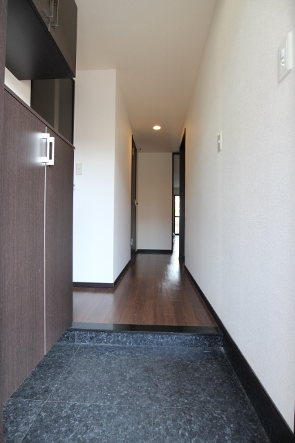 玄関　収納もある玄関です