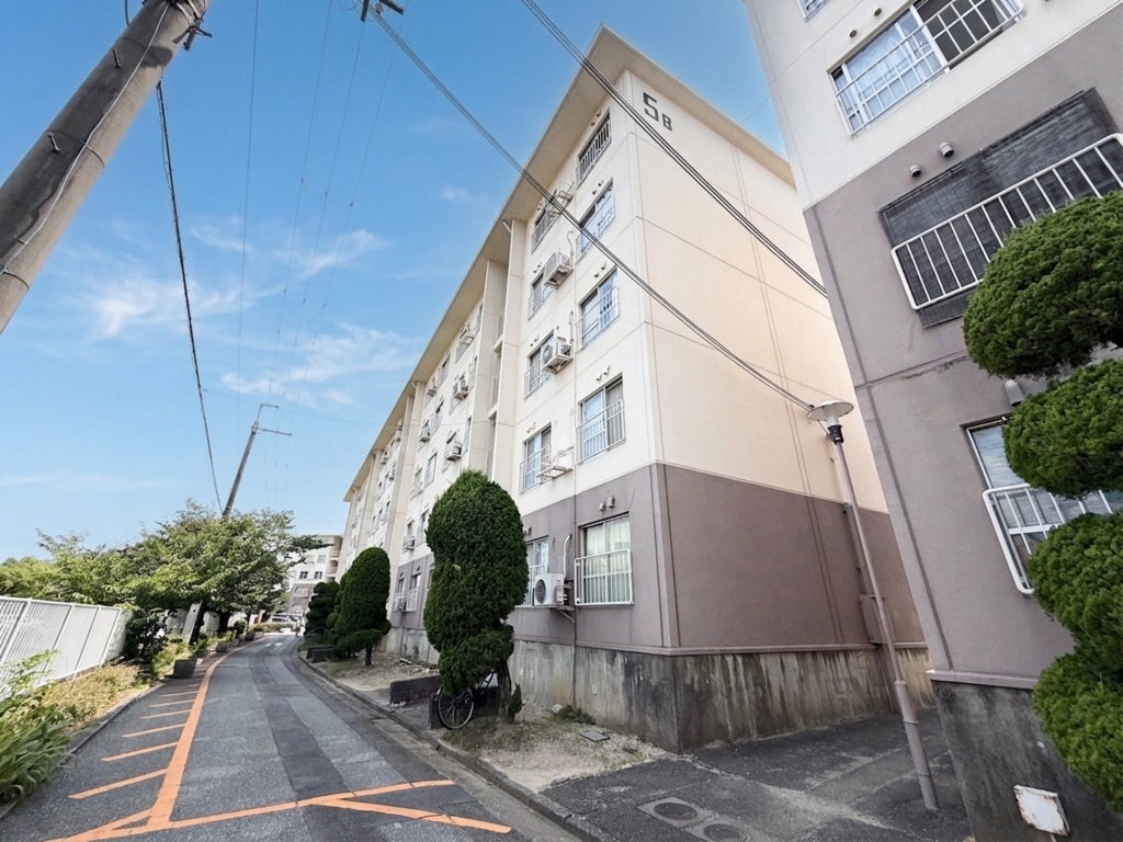 伊丹鴻池 5号棟の外観写真