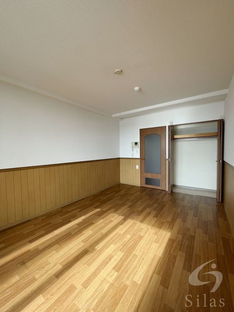 地下鉄長堀鶴見緑地線 今福鶴見駅 徒歩12分 8階建 築21年の居間写真