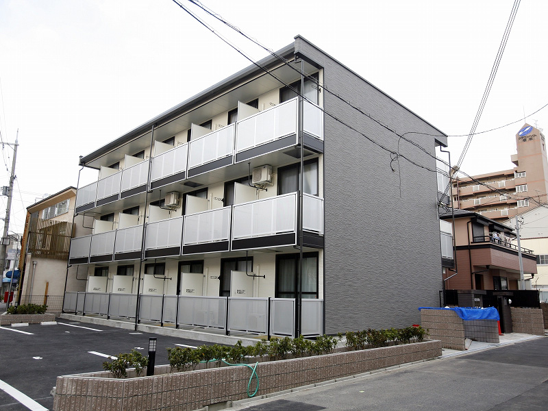 レオパレスカーサ塚本の外観写真