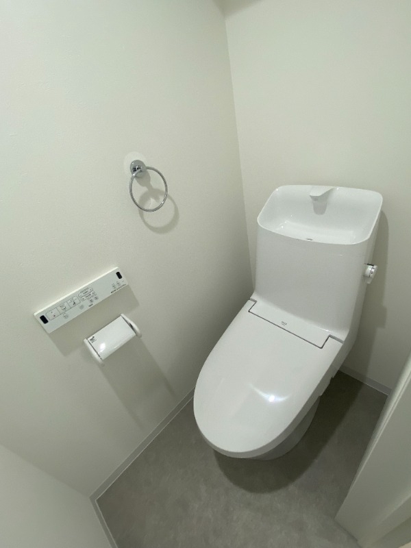 地下鉄千日前線 北巽駅 徒歩5分 3階建 築3年のトイレ写真