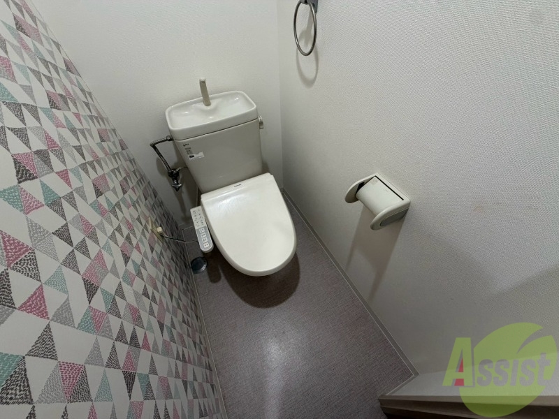 トイレ　ウォシュレット機能がついたトイレです。安心して使用できます。
