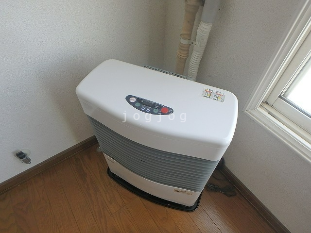 その他設備　冬はあったか石油ストーブです。