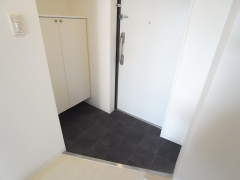 ONE ROOF FLAT NISHINOMIYAの玄関写真