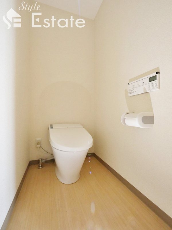 地下鉄東山線 東山公園駅 徒歩3分 10階建 築38年のトイレ写真