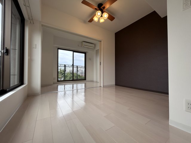 Luxe新大阪SOUTHの居間写真