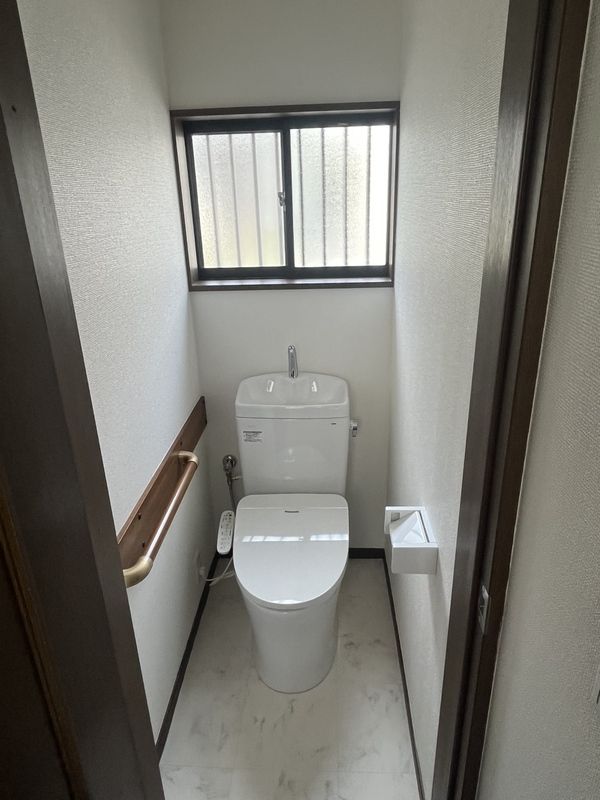 旭町2丁目戸建のトイレ写真
