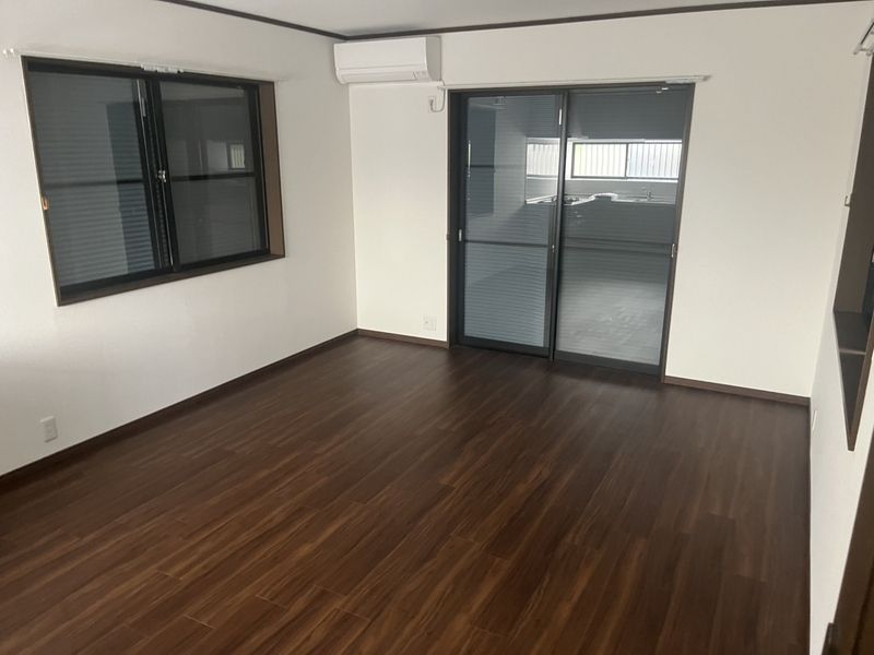 旭町2丁目戸建の居間写真