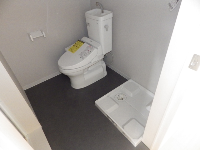 京王線 京王八王子駅 徒歩6分 3階建 築9年のトイレ写真