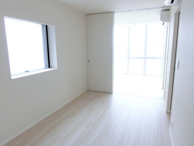 居室・リビング　★２面採光で明るく風通しの良いお部屋です★