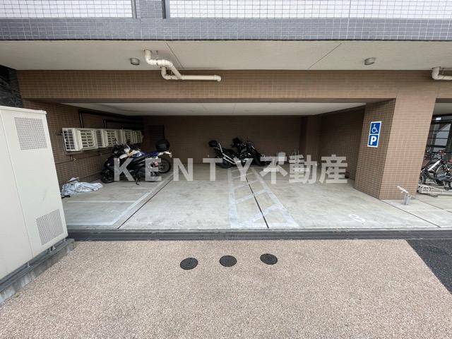 駐車場　駐車場があるので、車を買う予定の方も安心です