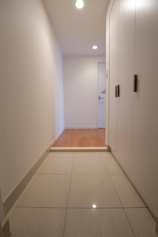 玄関　※別部屋の参考写真です。
