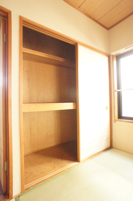 収納　押入れタイプはお荷物が多い方も安心の収納力です☆