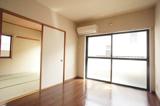 居室・リビング　南向きで日当たり良好なお部屋！暖かな日差しが入ります♪