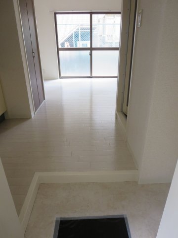 玄関　玄関からお部屋