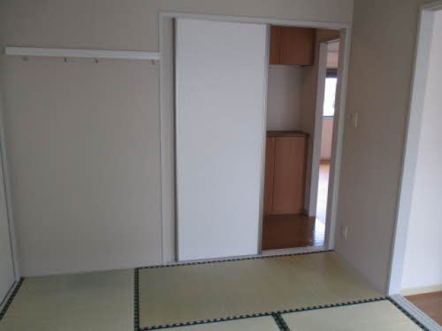 バリュージュ新家Bの居間写真