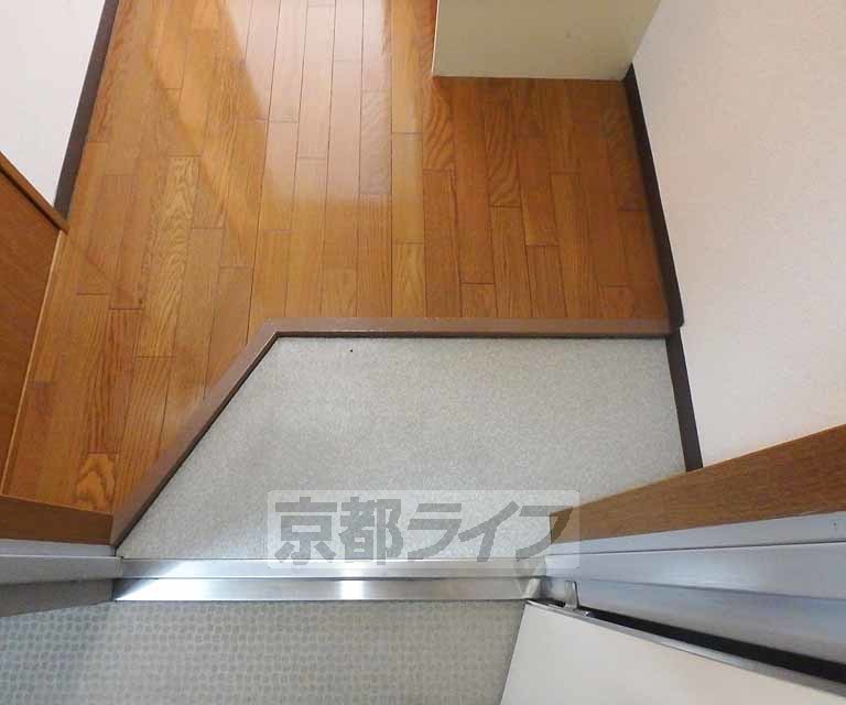 ラトゥール牧真IIアネックスの玄関写真