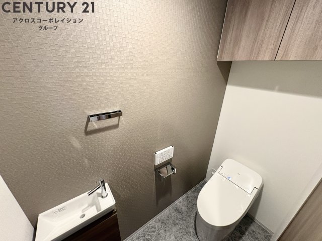 トイレ　温水洗浄便座付きのトイレです♪