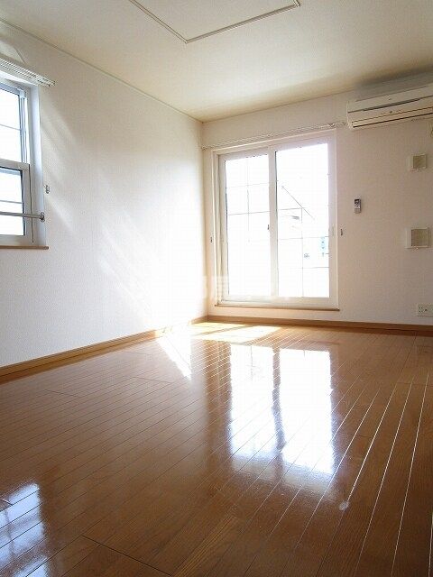 ジュネスの居間写真